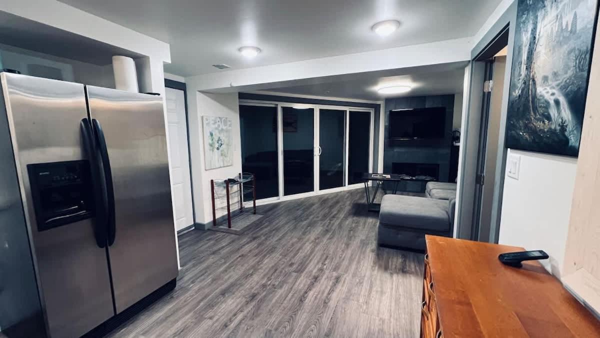 Tranquil Oasis 2 Bedroom Suite With Pool View Виктория Экстерьер фото
